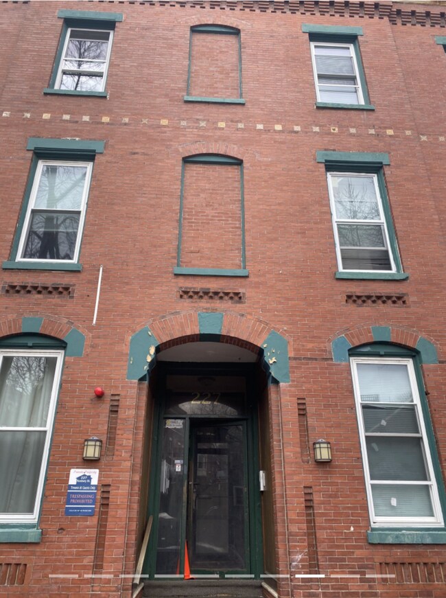 Foto del edificio - 227 Roxbury St