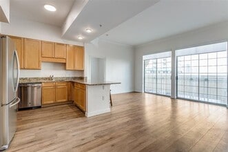 Building Photo - 3225 Turtle Creek Blvd