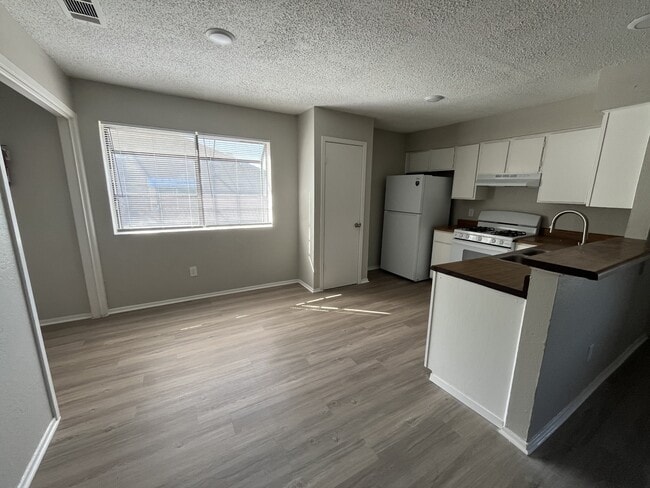 Building Photo - 815 Bracewood Cir