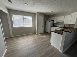 Building Photo - 815 Bracewood Cir