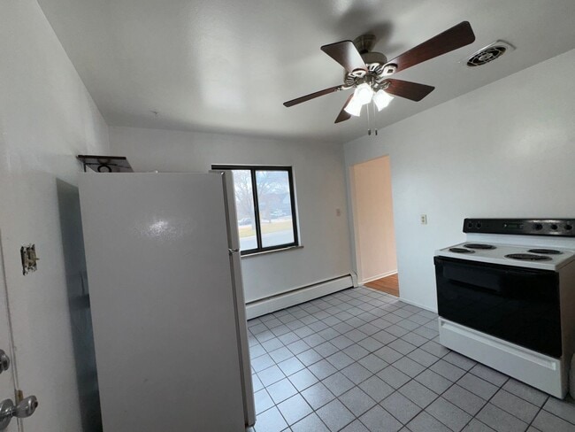 Building Photo - BENTON