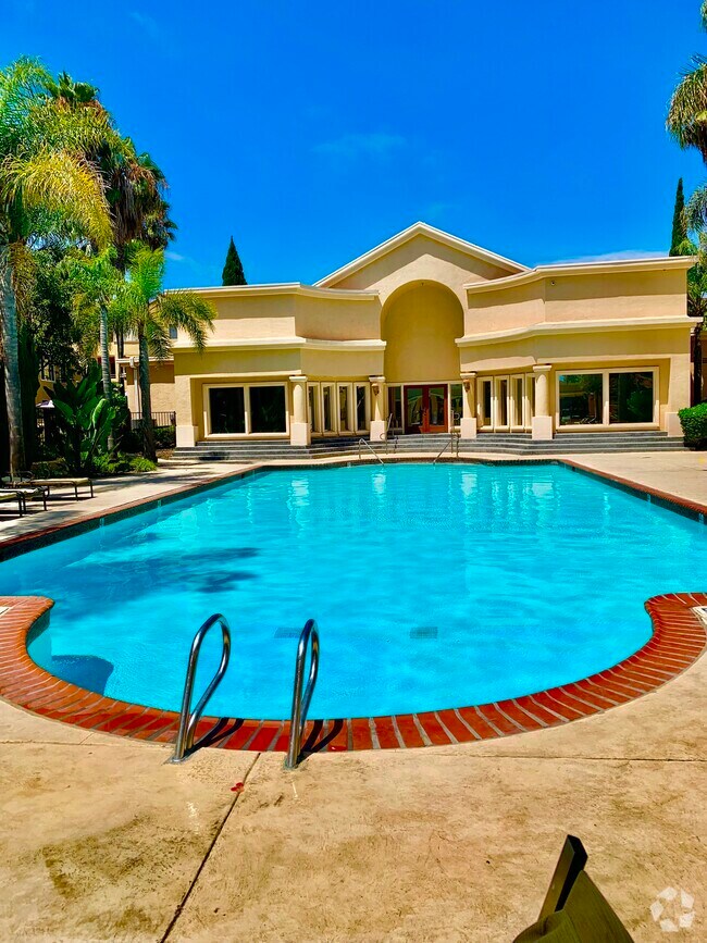 Apartamentos de renta en Costa Verde Village San Diego, CA