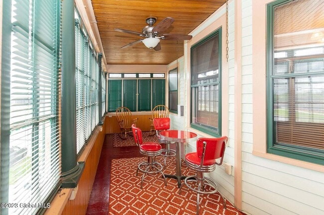 Building Photo - 653 Washington Ave