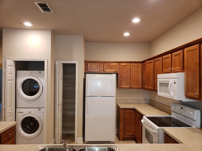 Building Photo - 5521 Hampton Woods Way