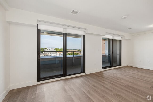 2BR, 2.5BA - 1,300SF - Living Room - Atrium On Commonwealth