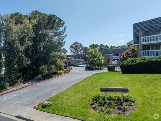 Foto del edificio - 675 Sharon Park Dr