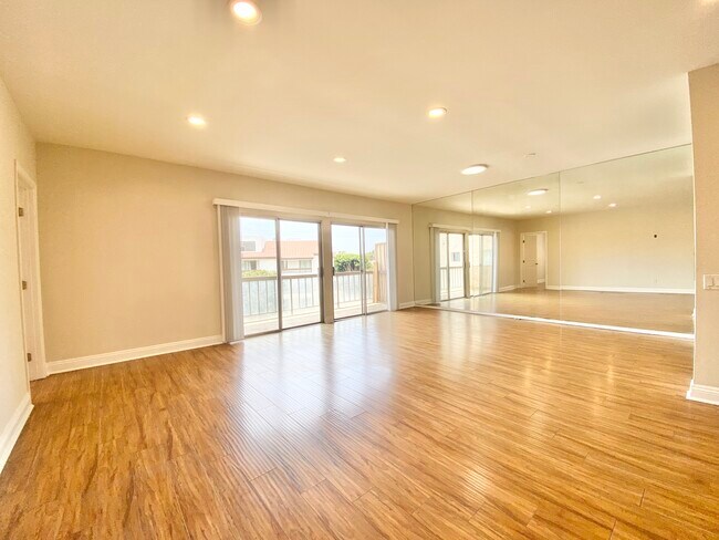 Foto del edificio - 622 S Barrington Ave