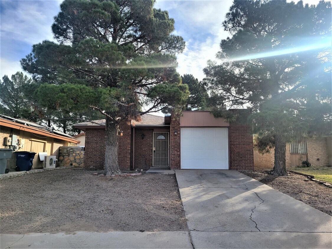 Primary Photo - 3324 Red Sails Dr