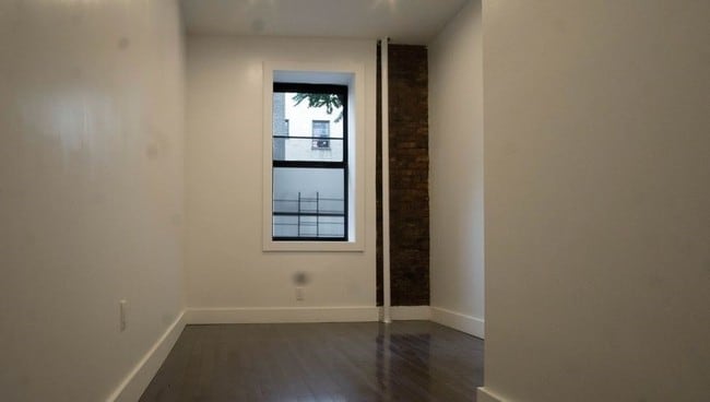 Building Photo - 543 E 21st St