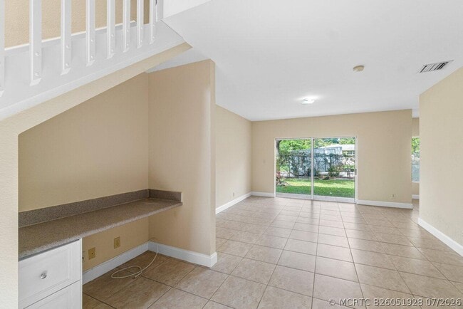 Building Photo - 809 Talia Cir