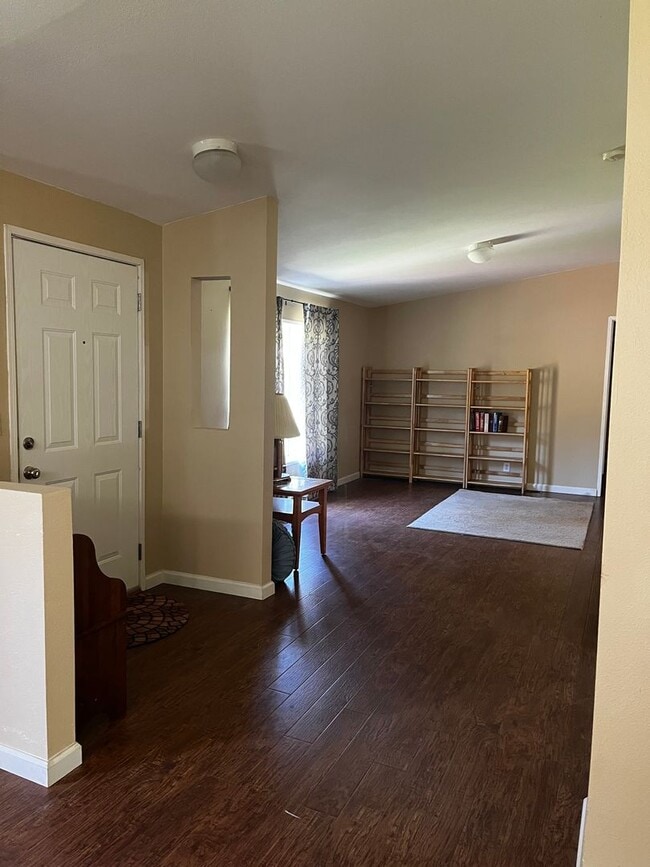 Building Photo - 1449 Anderson Ave