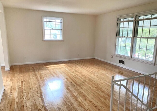Building Photo - 808 Branford Cir