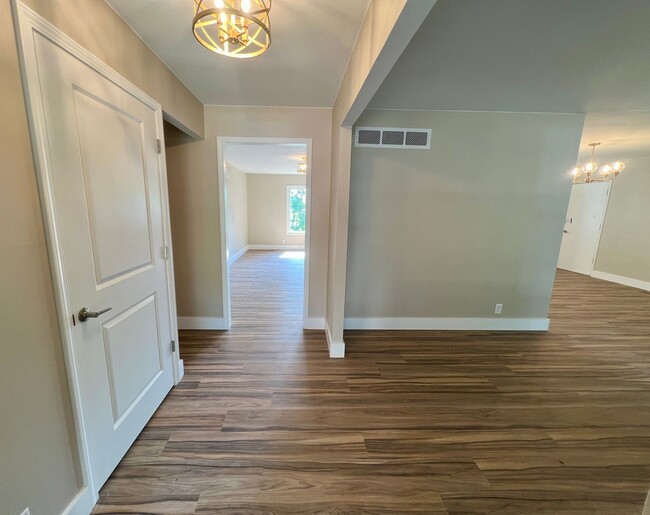 Building Photo - 1200 Auber Dr