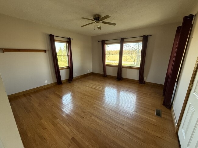 Building Photo - 595 E 700 N