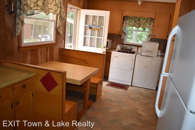 Building Photo - 3 br, 2 bath House - 2190 Airport Road