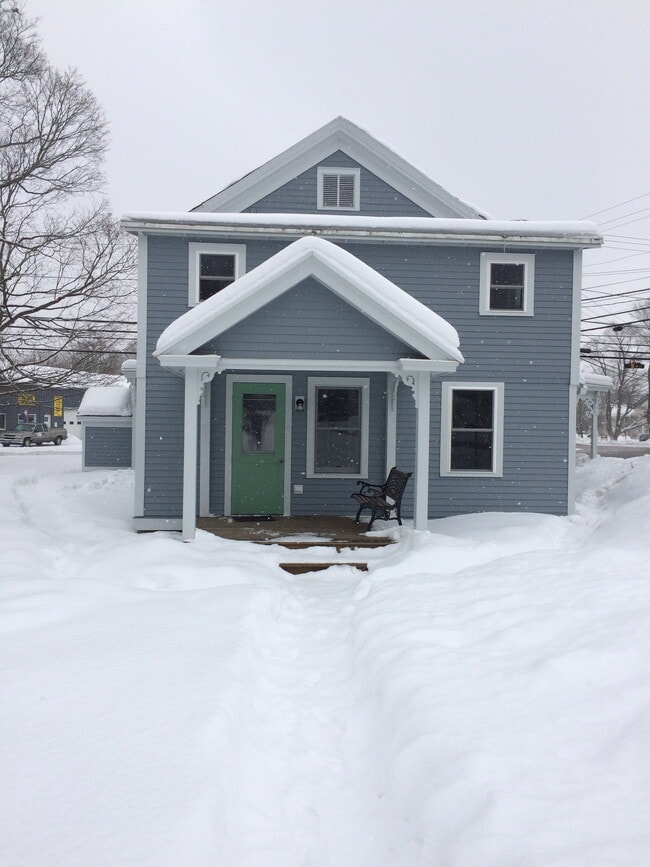 Building Photo - 938 VT-7A