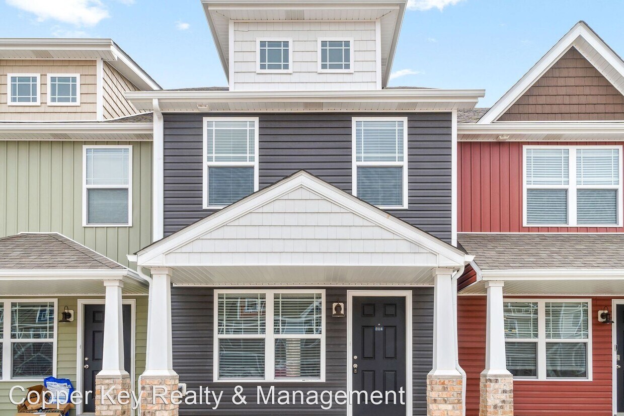 Primary Photo - 2 br, 2.5 bath House - 214 Woodland Valley...