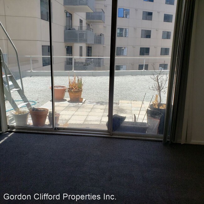 Building Photo - 2 br, 1 bath House - 65 HERMANN STREET #4