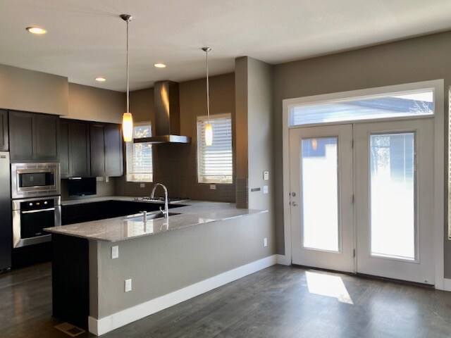 Foto del edificio - Across from Central Park, 3 bed/4 bath Townhome AVAILABLE 9/1/26