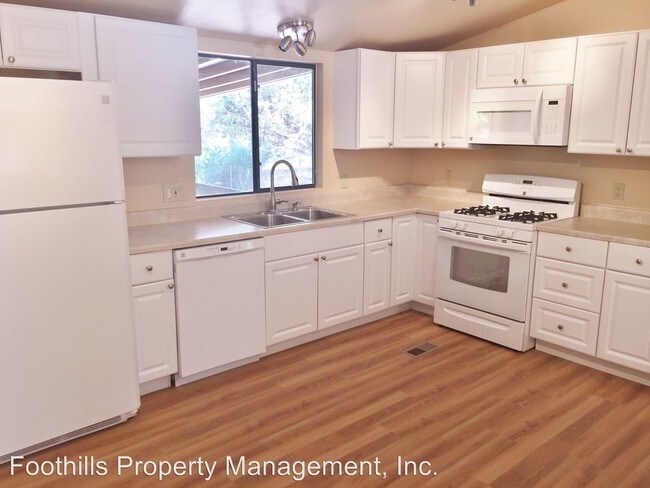 Building Photo - 3 br, 2 bath House - 15 Bonita Lane