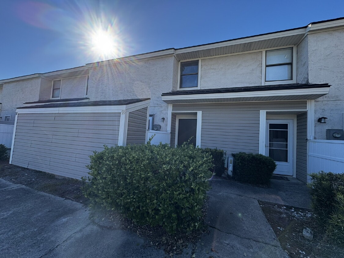 Primary Photo - Townhouse for Rent