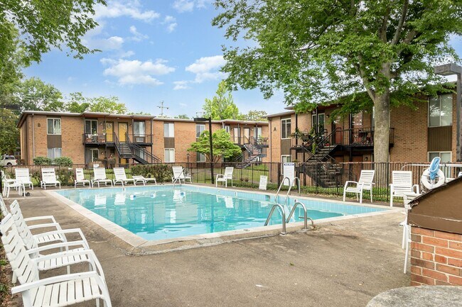 Foto del edificio - Green Hills Condo Living!