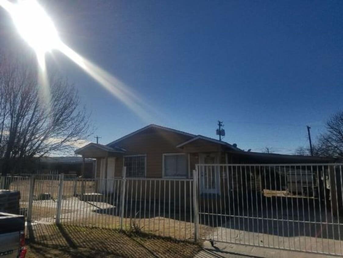 Primary Photo - 2808-2810 Stuart Dr