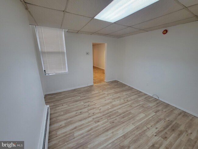 Building Photo - 23 E Chestnut St
