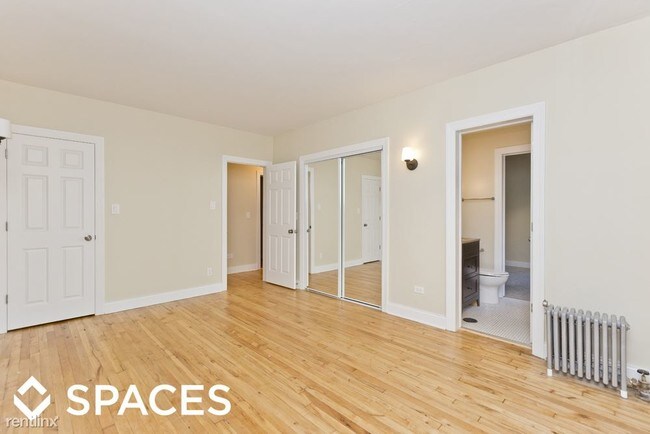 Building Photo - 525 W Cornelia Ave