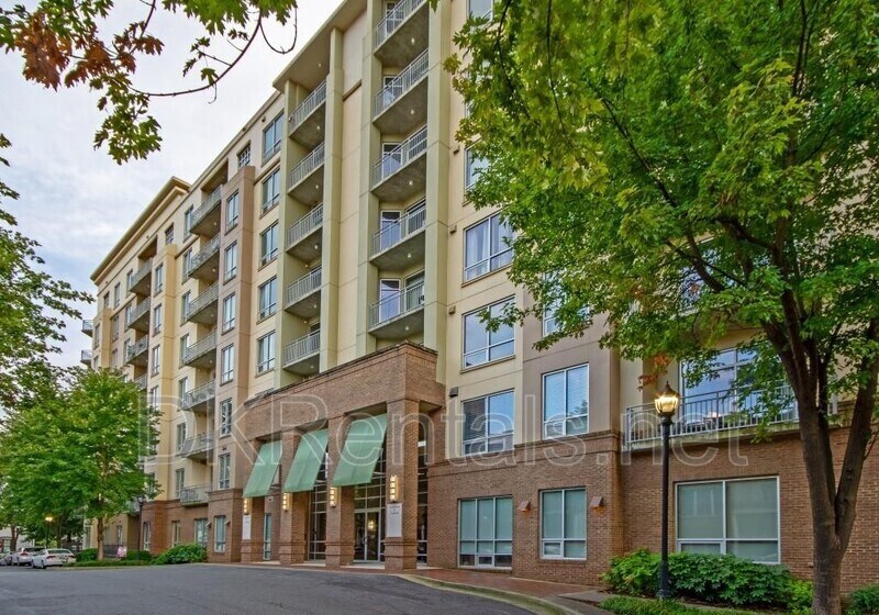 Primary Photo - 711 Cosmopolitan Dr NE