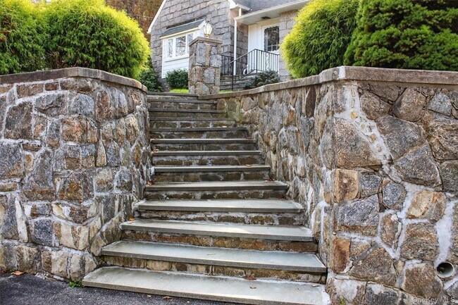 Foto del edificio - 80 Pines Bridge Rd