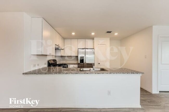 Building Photo - 231 Agave Cir
