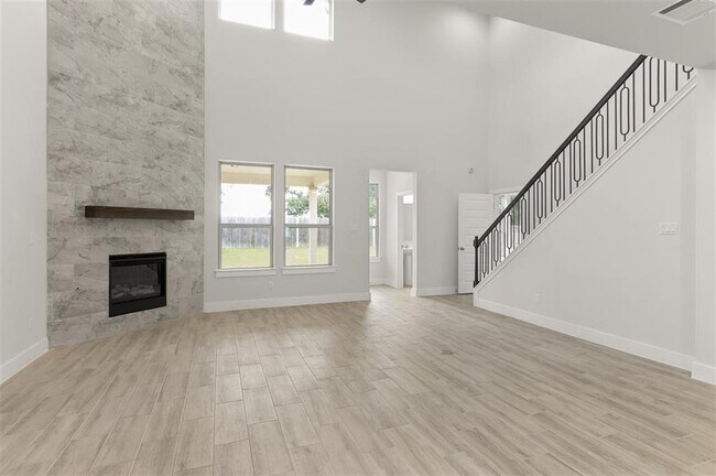 Building Photo - 208 Castlefields St