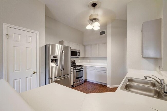 Building Photo - 7509 Spivey Dr