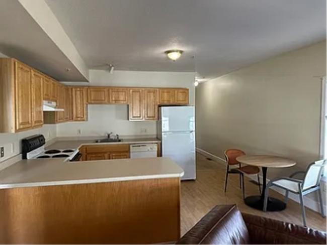 Foto del edificio - Comfortable 1BR Condo with Assigned Parking at $1200 in Ware, MA