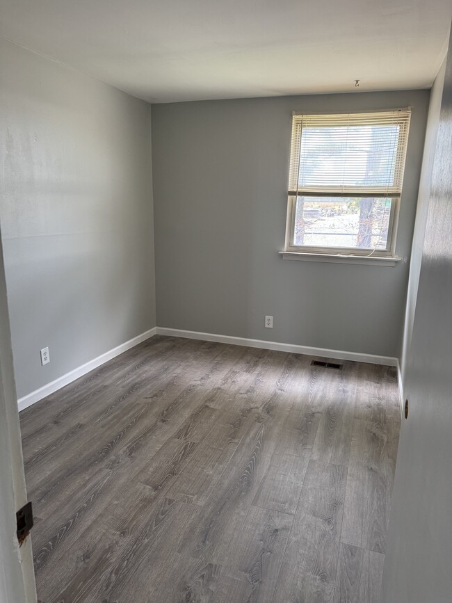 Building Photo - 10020 Jeanes St