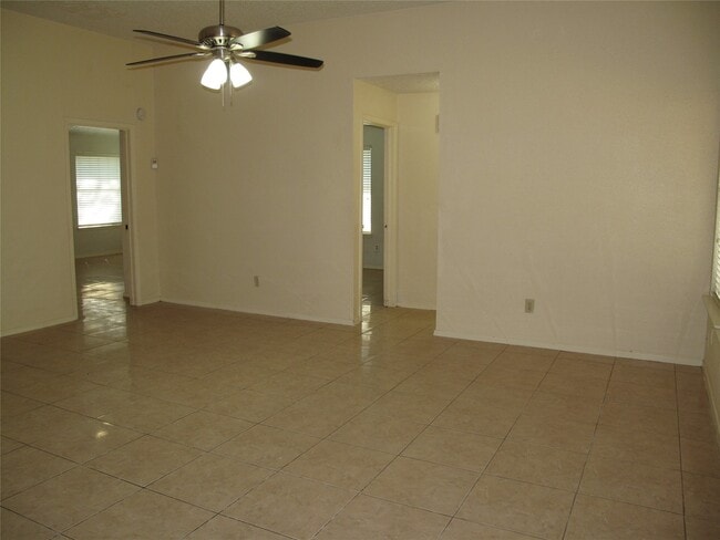 Foto del edificio - 2526 Doverglen Dr