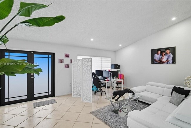 Foto del edificio - 18775 NW 80th Ave