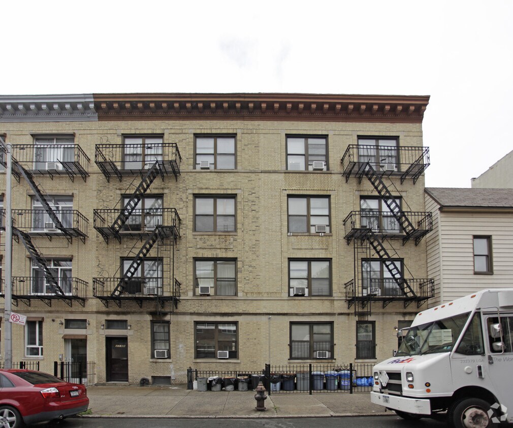 Building Photo - 31-62-31-66 38th St