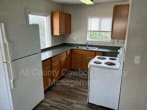 Building Photo - 862 N 5th St