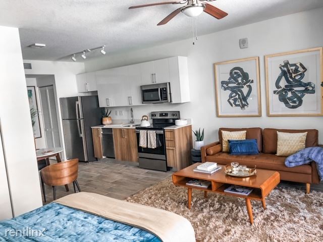 Foto principal - 6230 SW 8th St