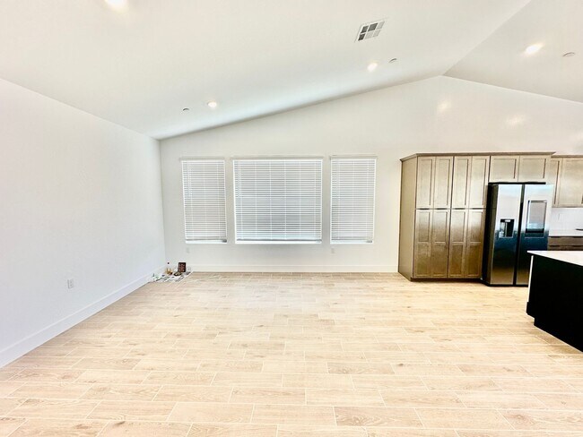Foto del edificio - 5-Bedroom Lennar in Riverstone Community