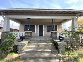 Building Photo - 627 Prospect Ave
