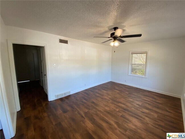Foto del edificio - 1611 S 39th St