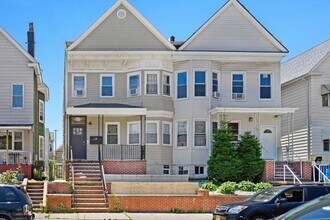 Building Photo - 24 E 49th St