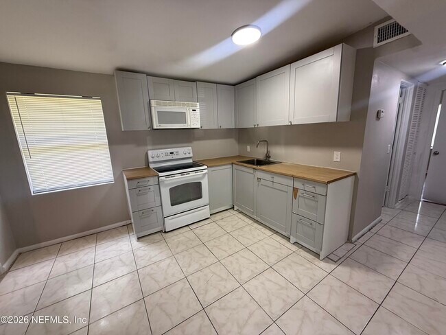 Foto del edificio - 4207 Homer Rd N