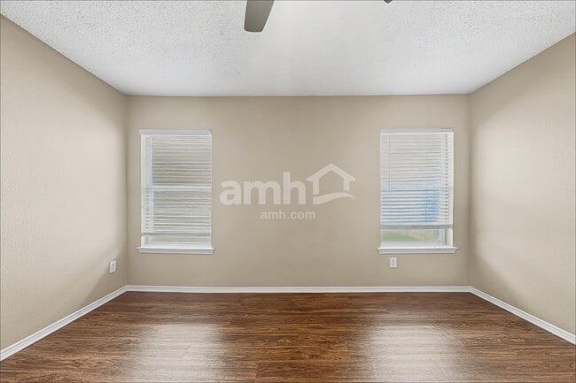Foto del edificio - 4652 Cool Ridge Ct
