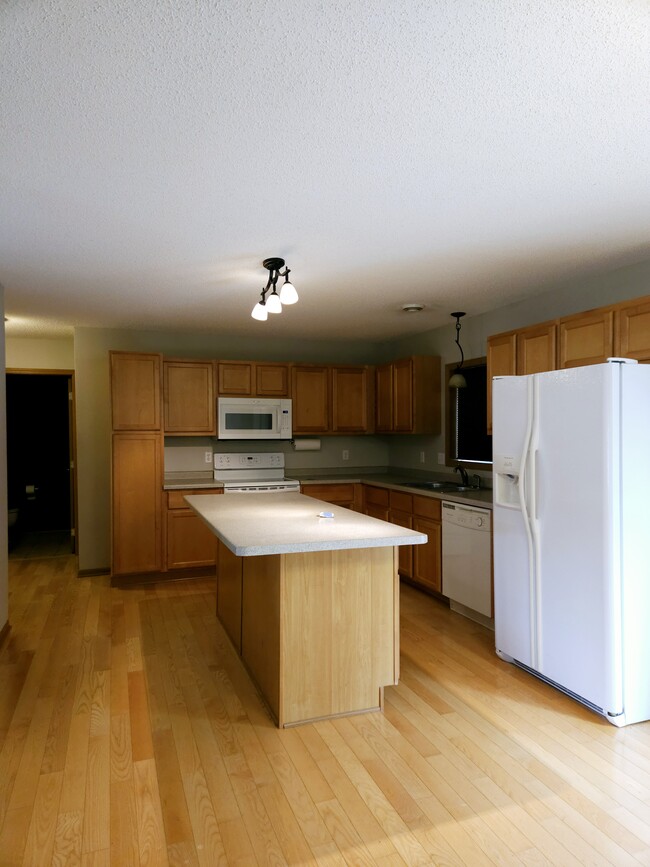 Building Photo - 434 Cedar Pl
