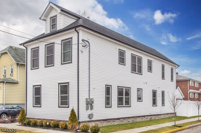 Building Photo - 719 Meyer Ave