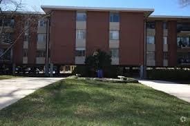 Building Photo - 1300 Queens Rd